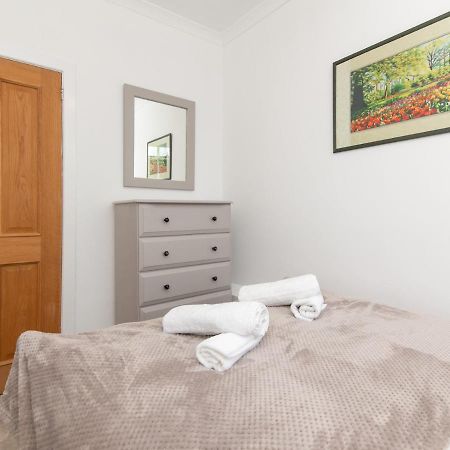 Pass The Keys Stylish 2 Bed Central Bath Apartment With Parking Exterior photo