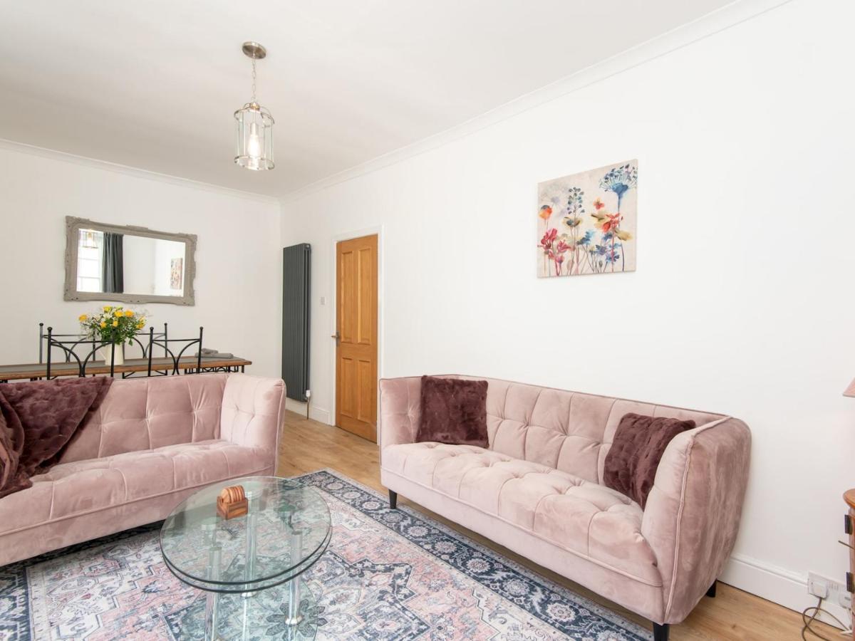 Pass The Keys Stylish 2 Bed Central Bath Apartment With Parking Exterior photo