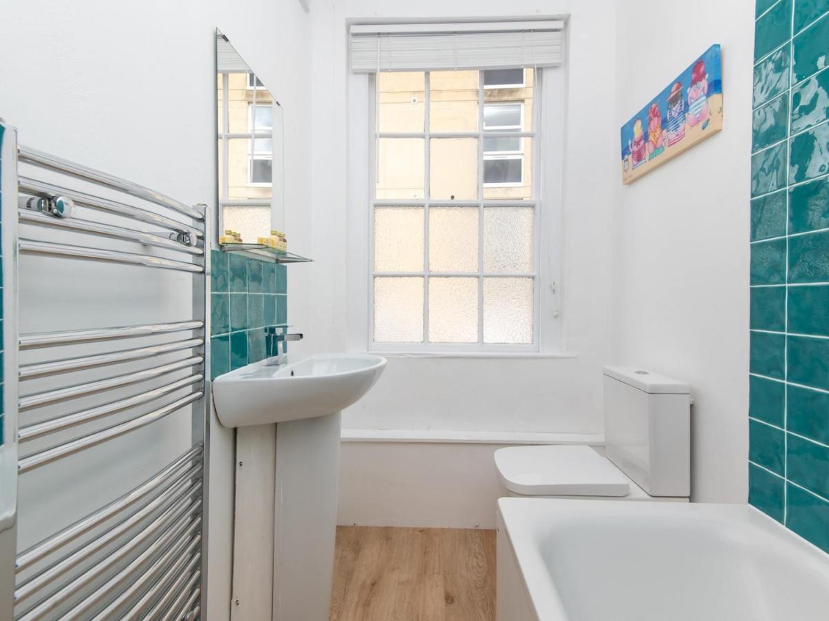 Pass The Keys Stylish 2 Bed Central Bath Apartment With Parking Exterior photo
