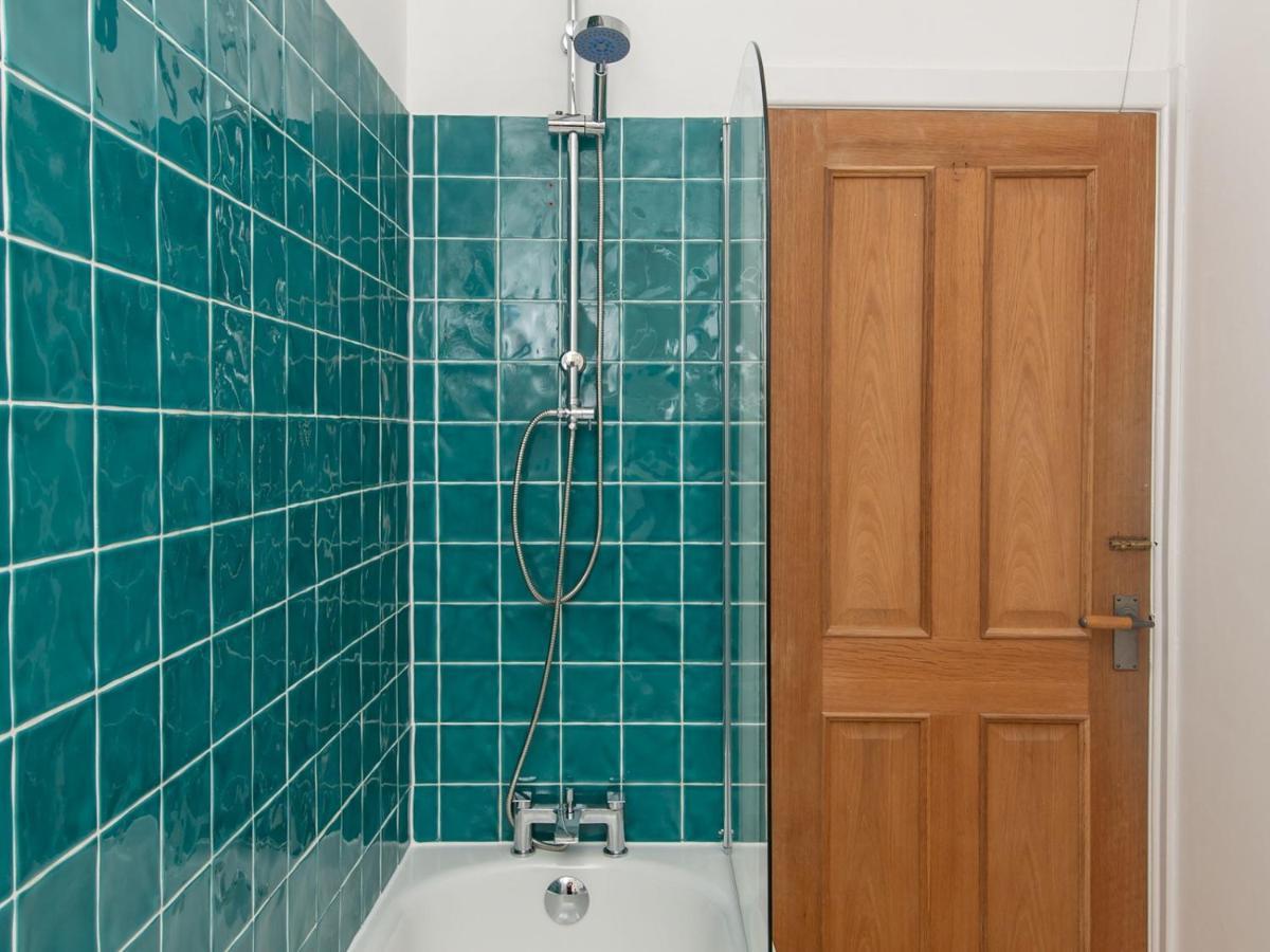 Pass The Keys Stylish 2 Bed Central Bath Apartment With Parking Exterior photo