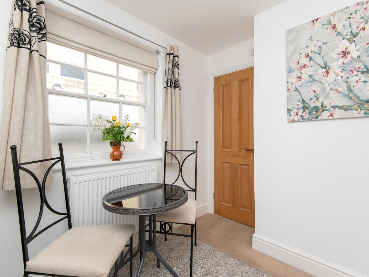 Pass The Keys Stylish 2 Bed Central Bath Apartment With Parking Exterior photo