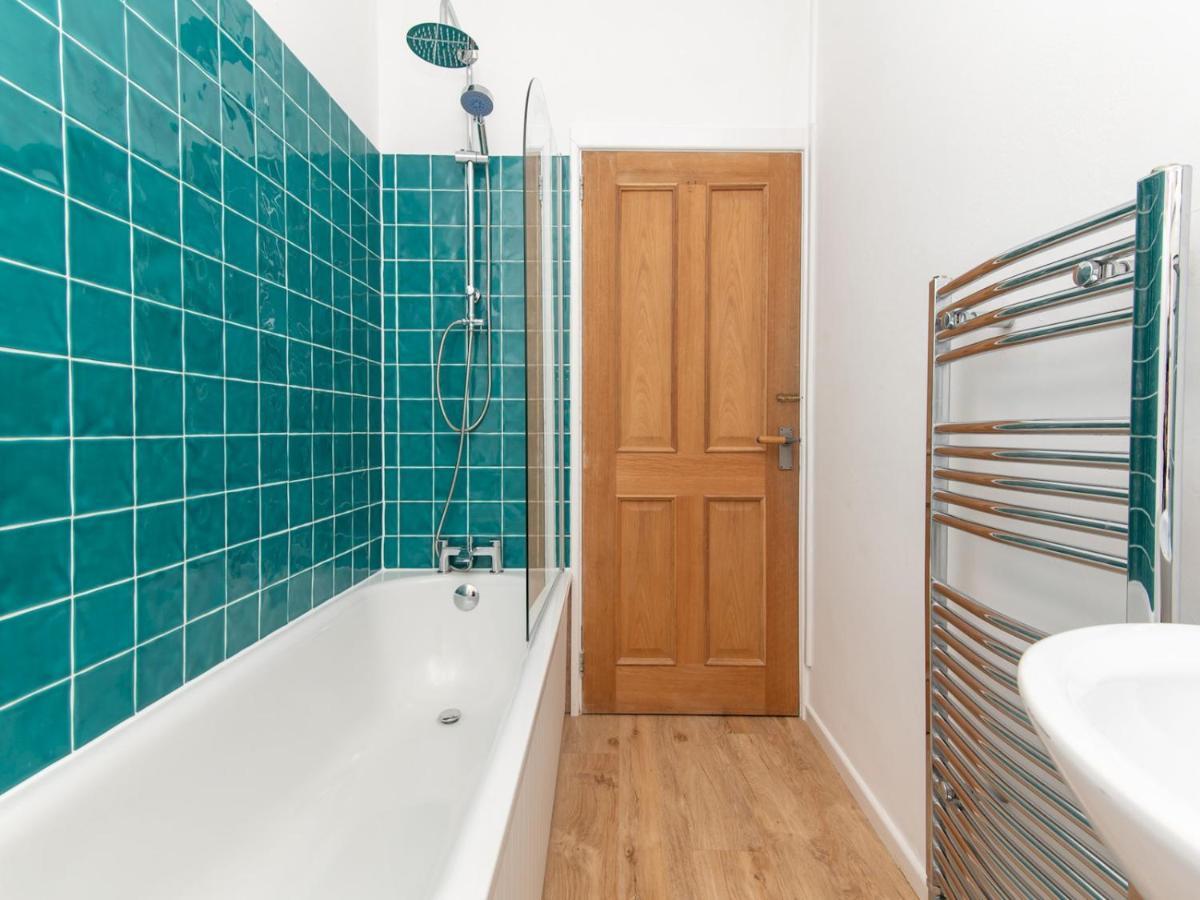 Pass The Keys Stylish 2 Bed Central Bath Apartment With Parking Exterior photo