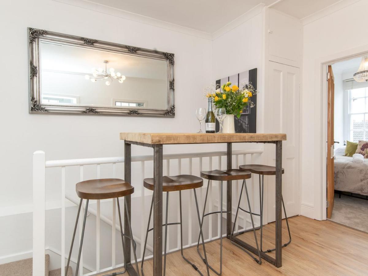 Pass The Keys Stylish 2 Bed Central Bath Apartment With Parking Exterior photo