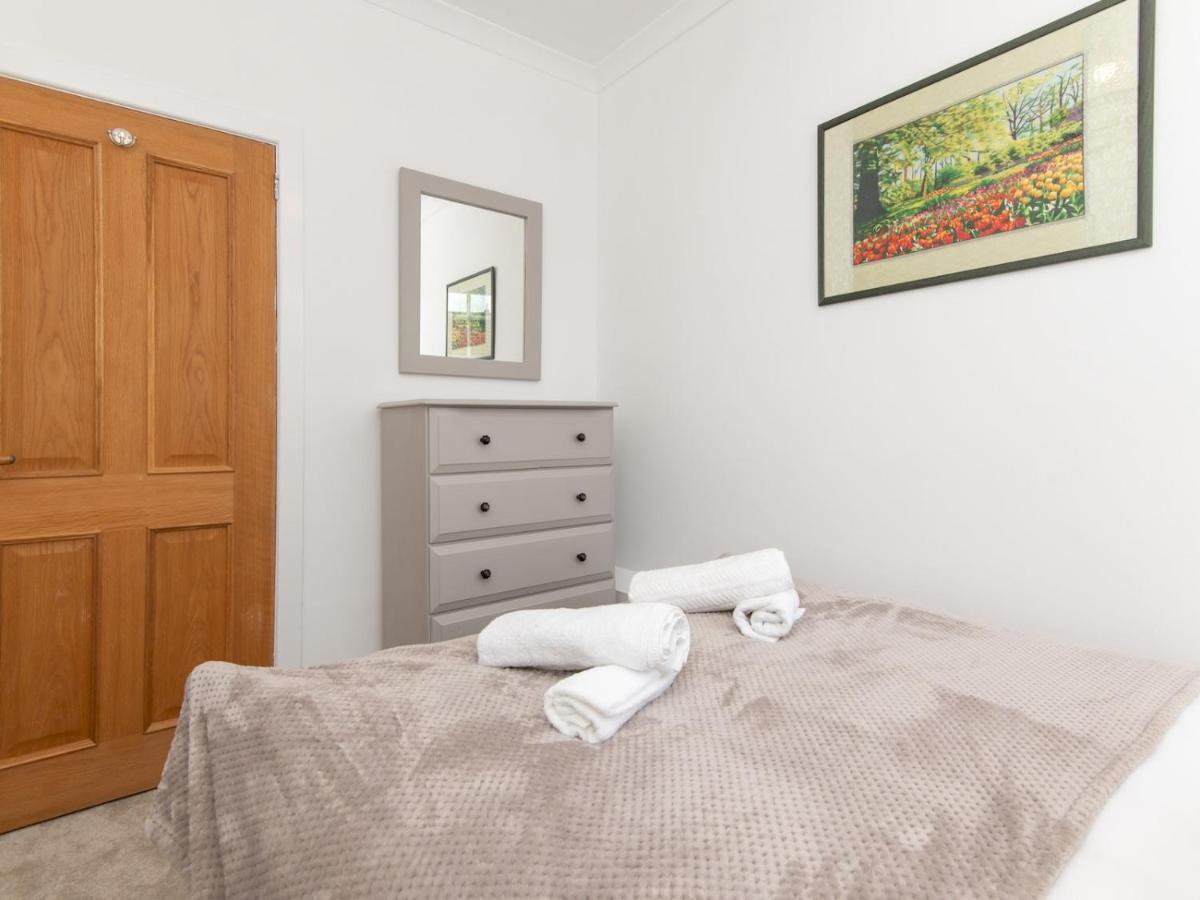 Pass The Keys Stylish 2 Bed Central Bath Apartment With Parking Exterior photo