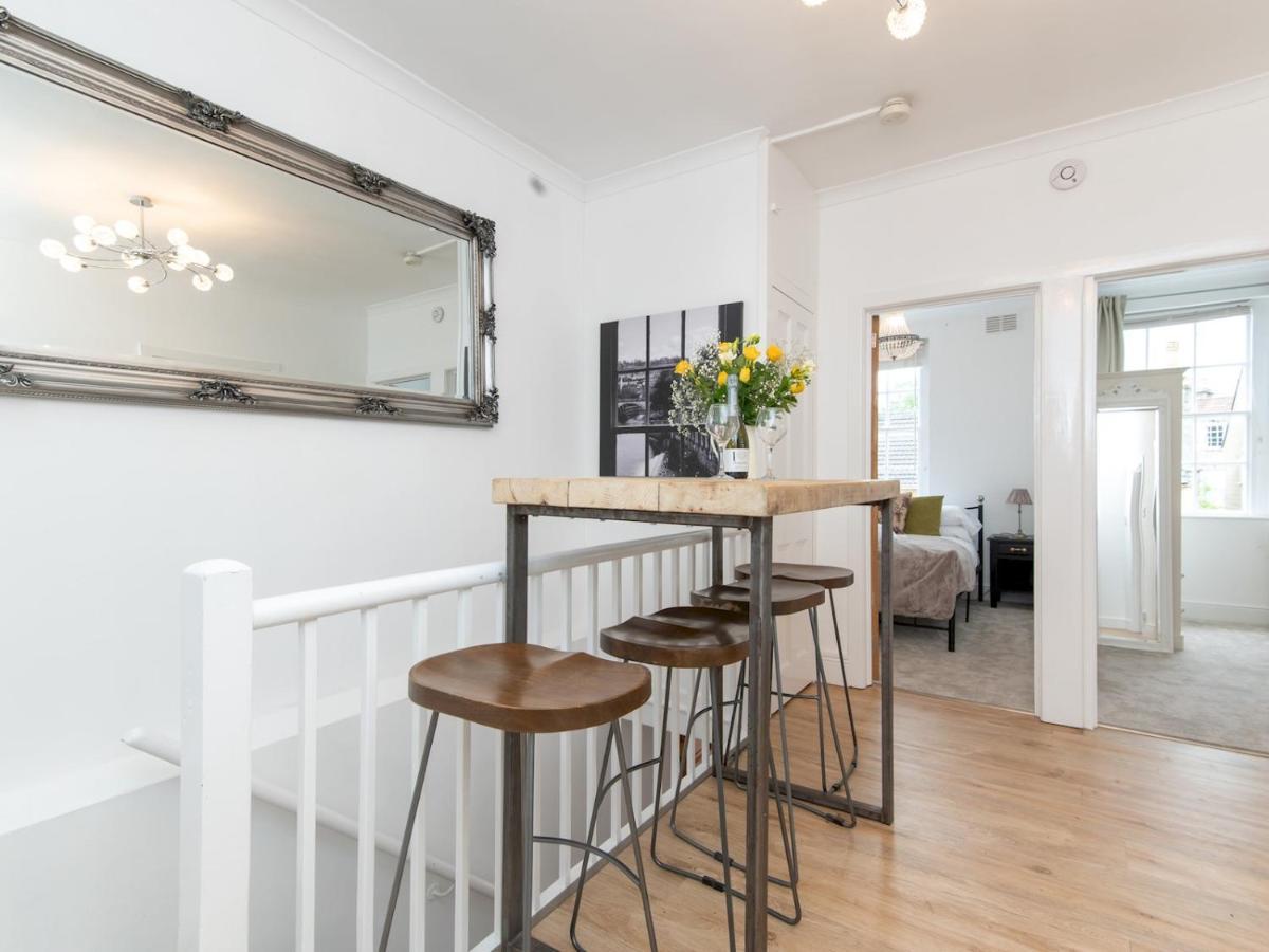 Pass The Keys Stylish 2 Bed Central Bath Apartment With Parking Exterior photo