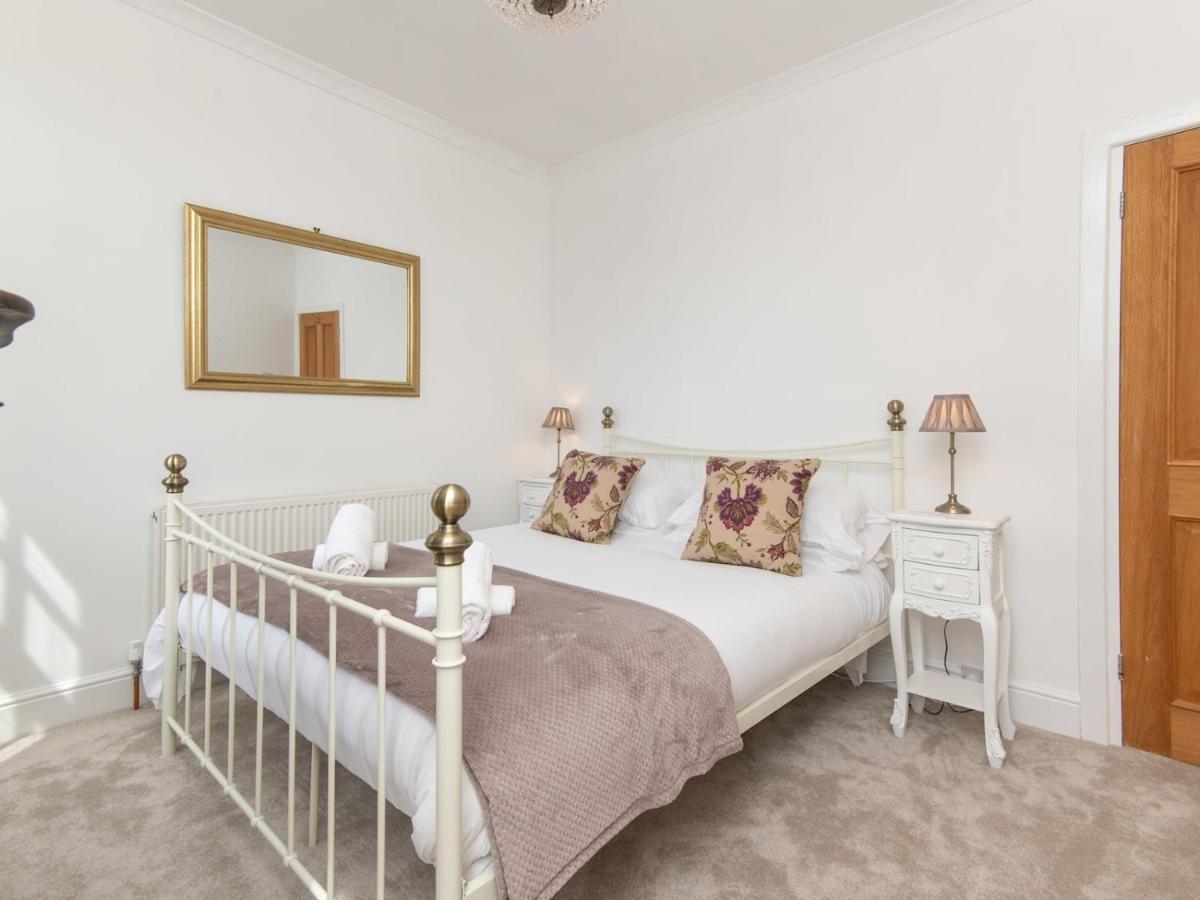 Pass The Keys Stylish 2 Bed Central Bath Apartment With Parking Exterior photo