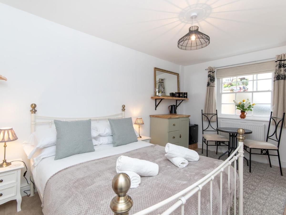 Pass The Keys Stylish 2 Bed Central Bath Apartment With Parking Exterior photo